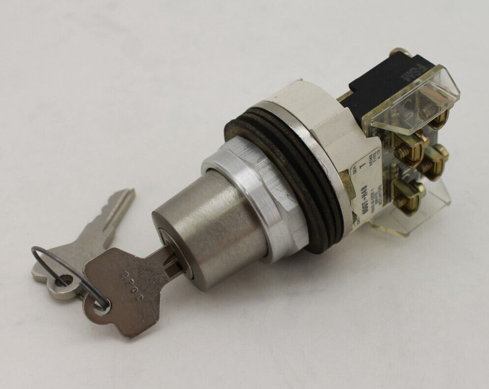 Allen-Bradley 800T-H48 Ser T Key Operated Selector Switch