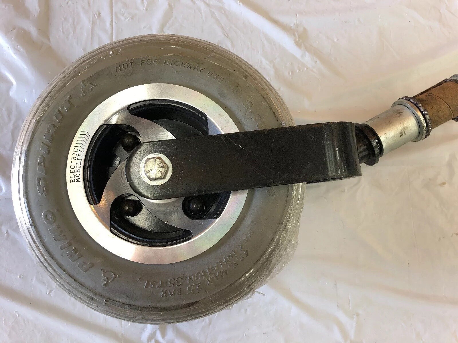 Rascal 600 Front Wheel Axle Asembly