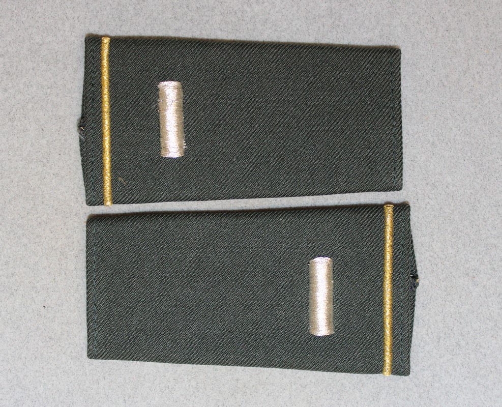 Slip-On Rank 035: U.S. Army 1st Lieutenant - large on black pair