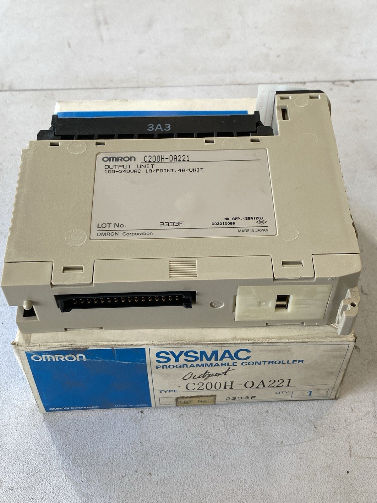 Omron C200H-OA221 PLC Output Module 8 Point 100-240VAC Triac NOB