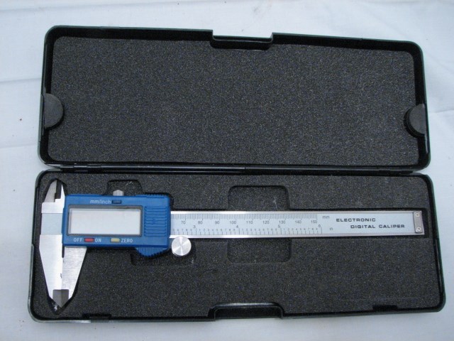 Machinist Electronic Digital Caliper Auto-Power On/Off Micrometer Tool 0-150mm B