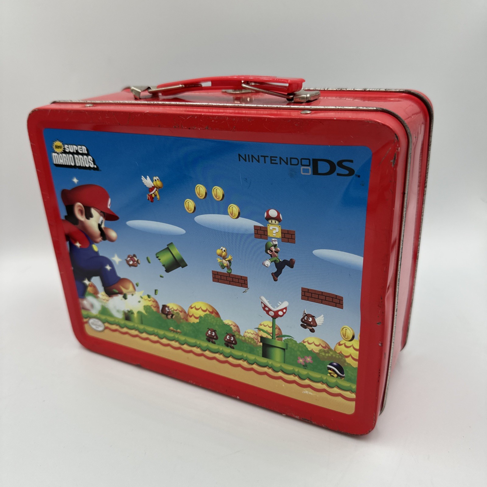 Nintendo DS Lite-Super Mario Bros Starter Accessory Kit-2007 Metal Lunchbox