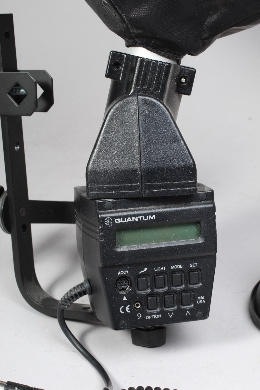 QUANTUM Q FLASH T2 W BULB CORD SOFT BOX REFLECTOR & MOUNT BRACKET TESTED WORKS