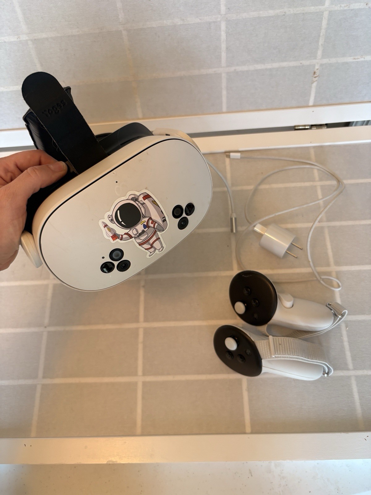 Meta Quest 3S 128GB VR Headset UPGRADES 2 Controllers, Head strap, Battery Pack