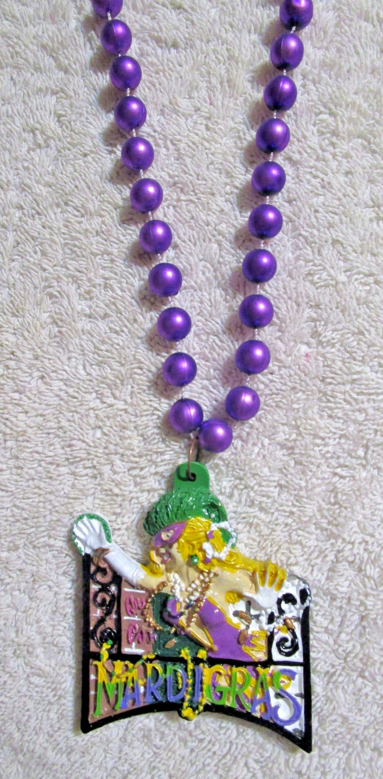 "MASKED LADY on BALCONY" MARDI GRAS NECKLACE BEAD BOURBON STREET CARNIVAL (B714)