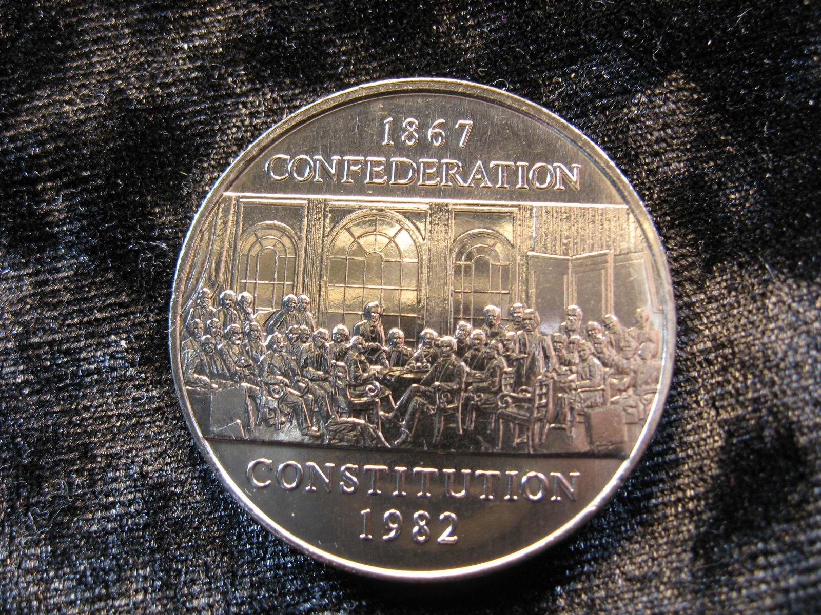 Large old world coin CANADA Confederation dollar 1982 KM134 Elizabeth II (549)