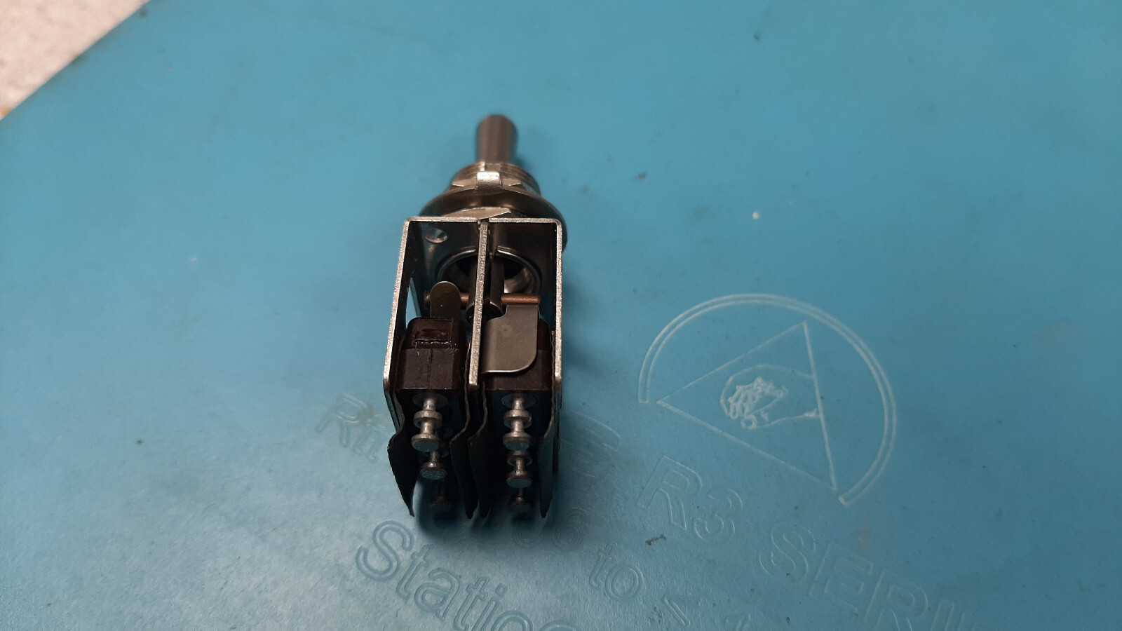 13AT2-T2 MICRO SWITCH / HONEYWELL TOGGLE SWITCH 5AMP 125VAC SEALED