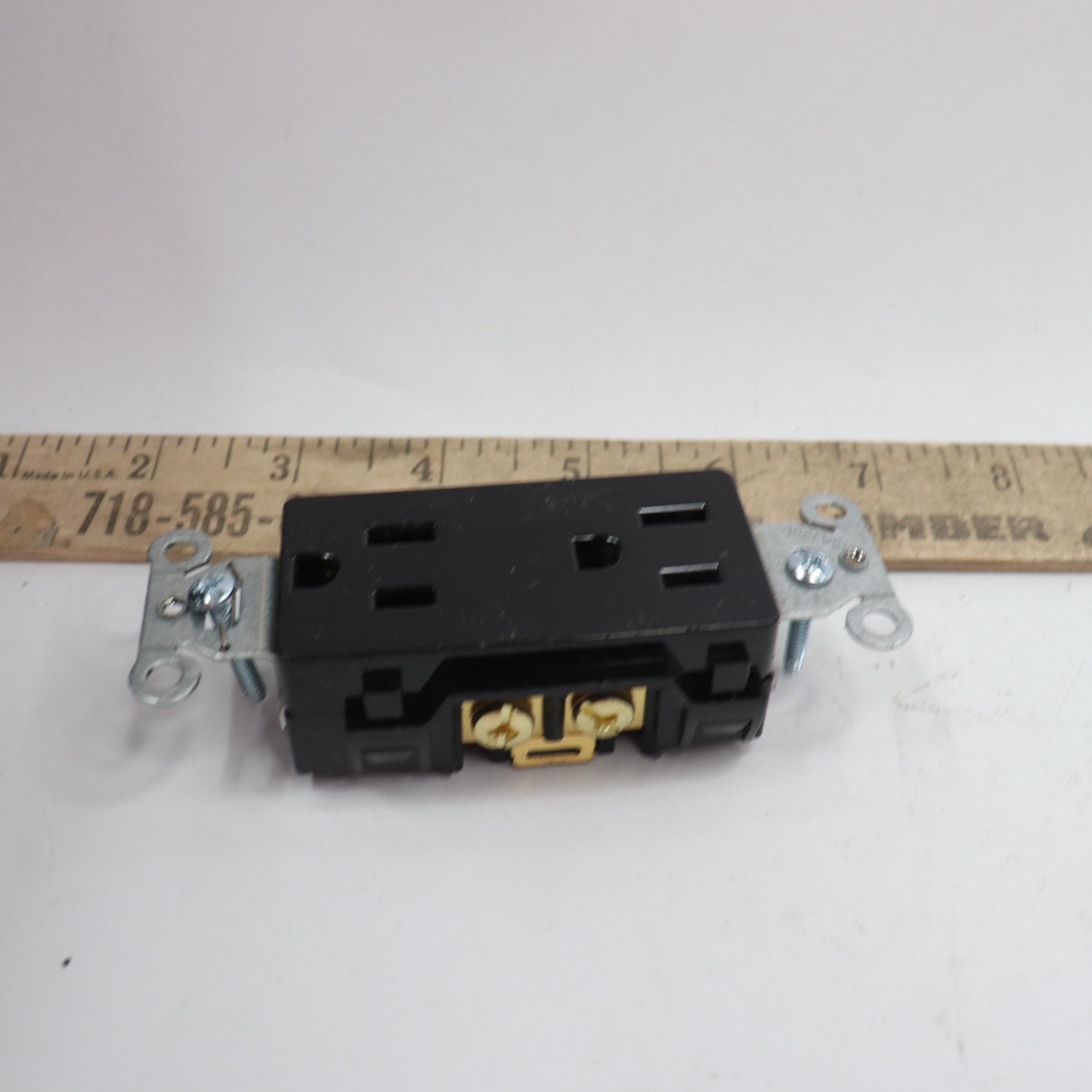 Decora Plus Tamper Resistant Self Grounding Duplex Outlet 15 Amp Black