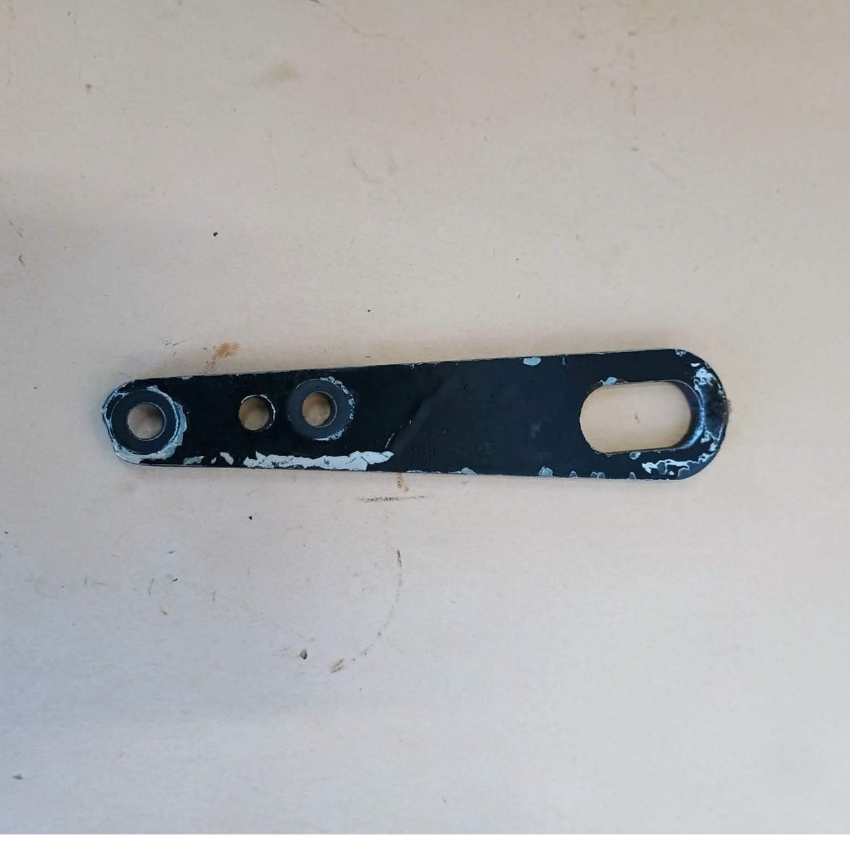 John Deere Series 220/ Deere 7775 Cylinder head hook M96527 Used (S0137)