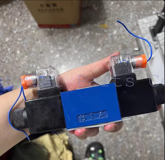 1PCS NEW Hydraulic bi-directional valve 4WE6U61/CW220-50N9Z5L solenoid operated