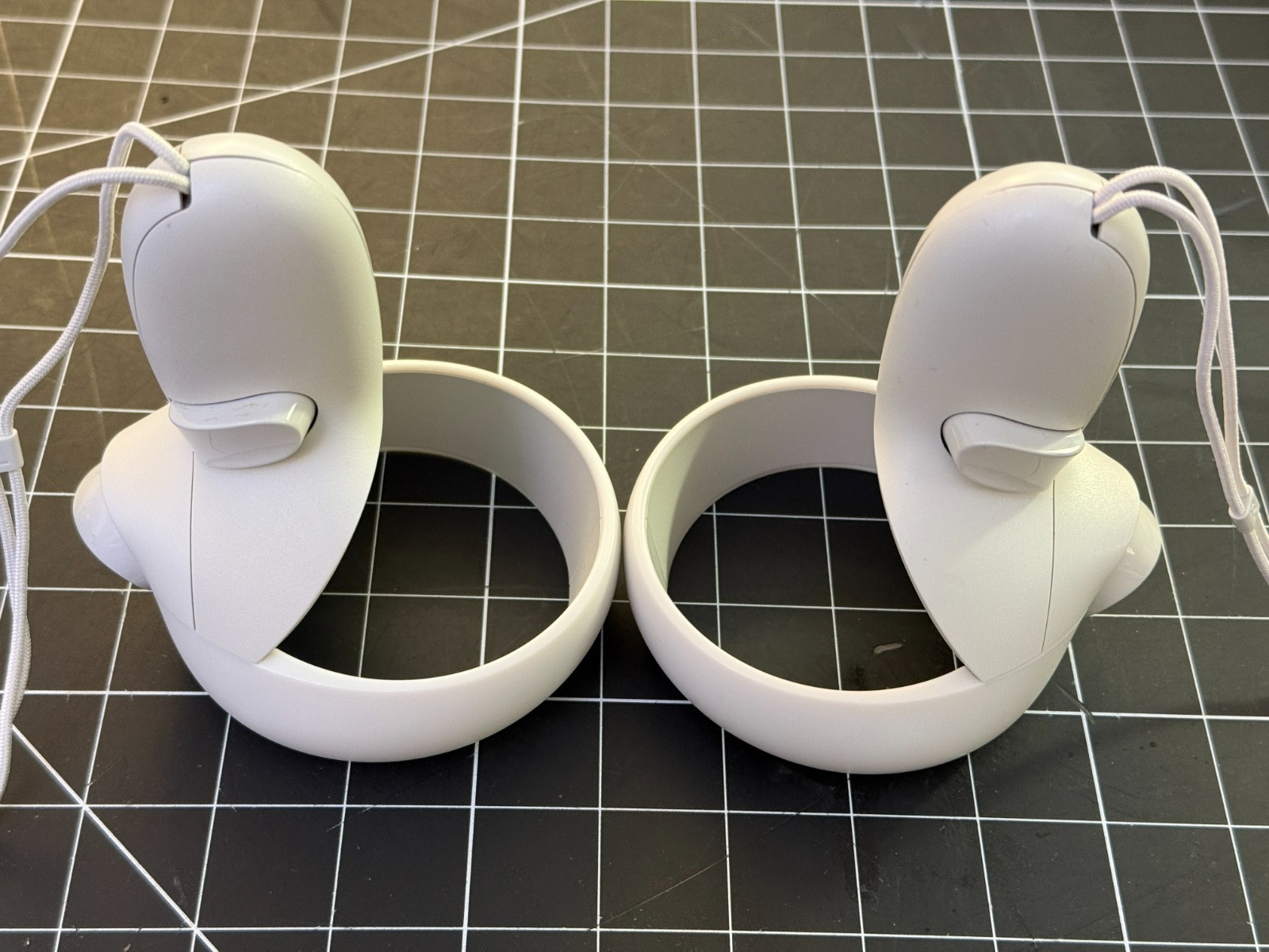 Genuine Oculus Quest 2 Left + Right Controllers Fully Tested with wrist straps