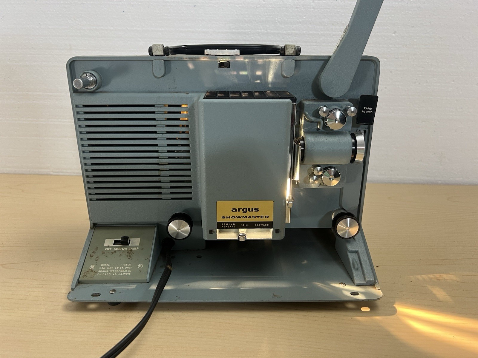Vintage Argus Showmaster Model S 500  8mm Movie Projector