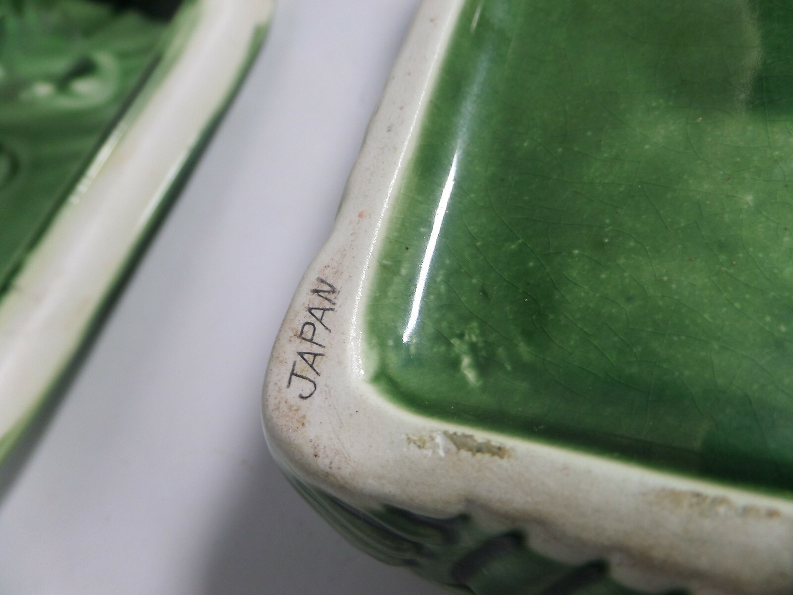 Green flowered ceramic box Japan (S13)