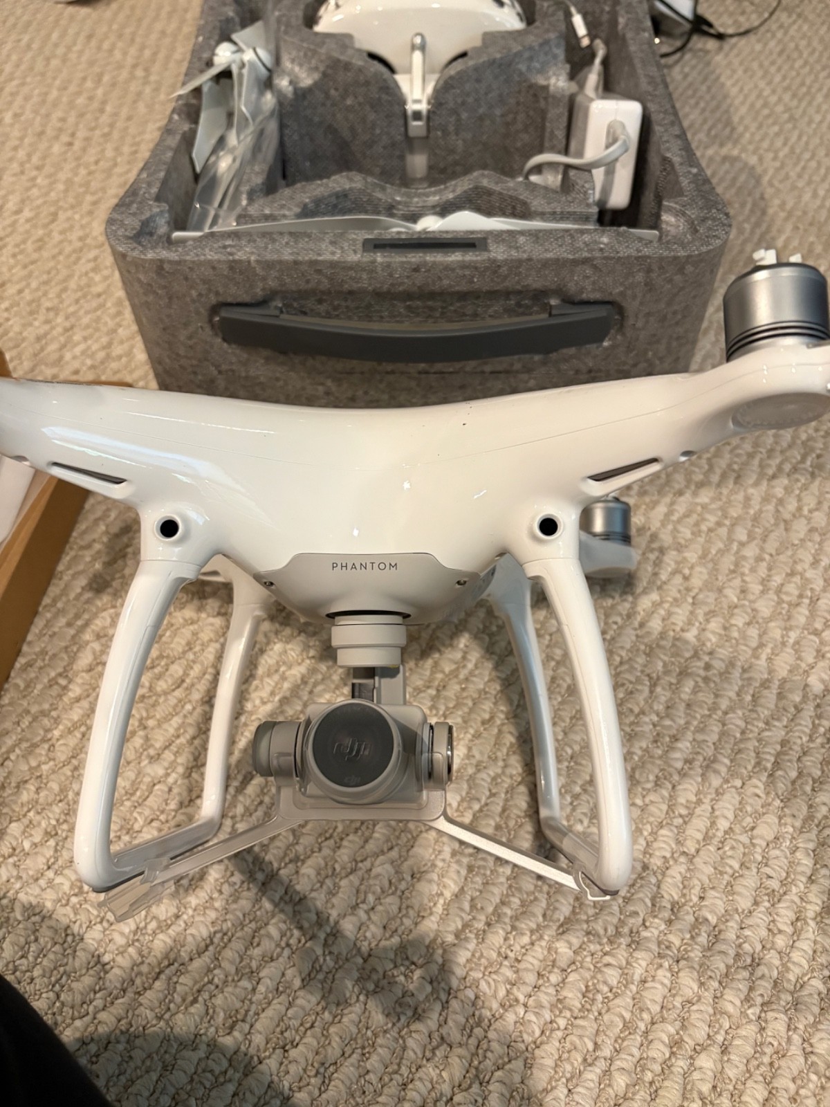 DJI Phantom 4 w/Charger, x2 Set Blades, Controller, Hardcase, Cords, and Battery