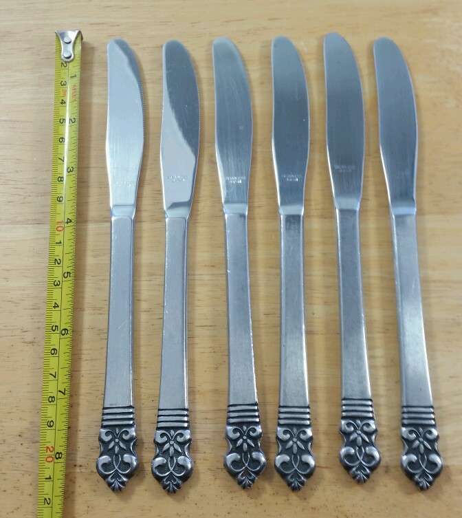 6 SOLID VINTAGE CAMBRIDGE JAPAN STAINLESS DINNER OR TABLE KNIVES