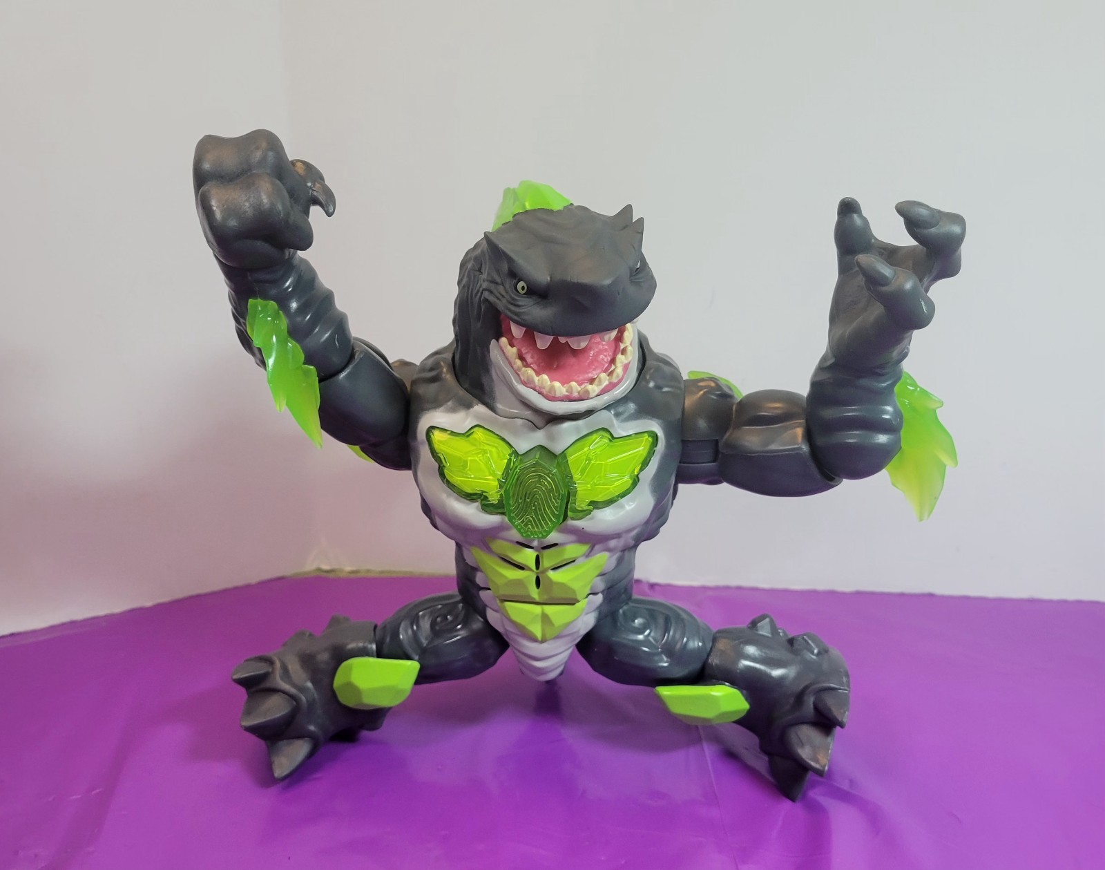 Beast Lab Mahem Megashark Lights Sounds Interactive Tested 7.5"