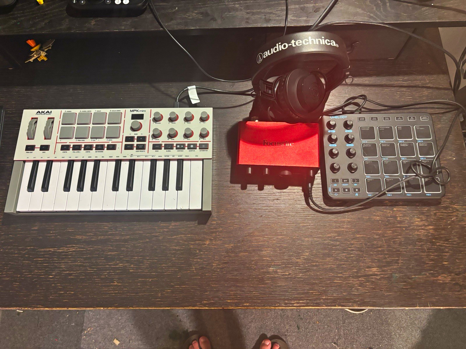 Akai MPK mini 25-Key USB MIDI Keyboard Controller w/ Pad Triggers & Encoders