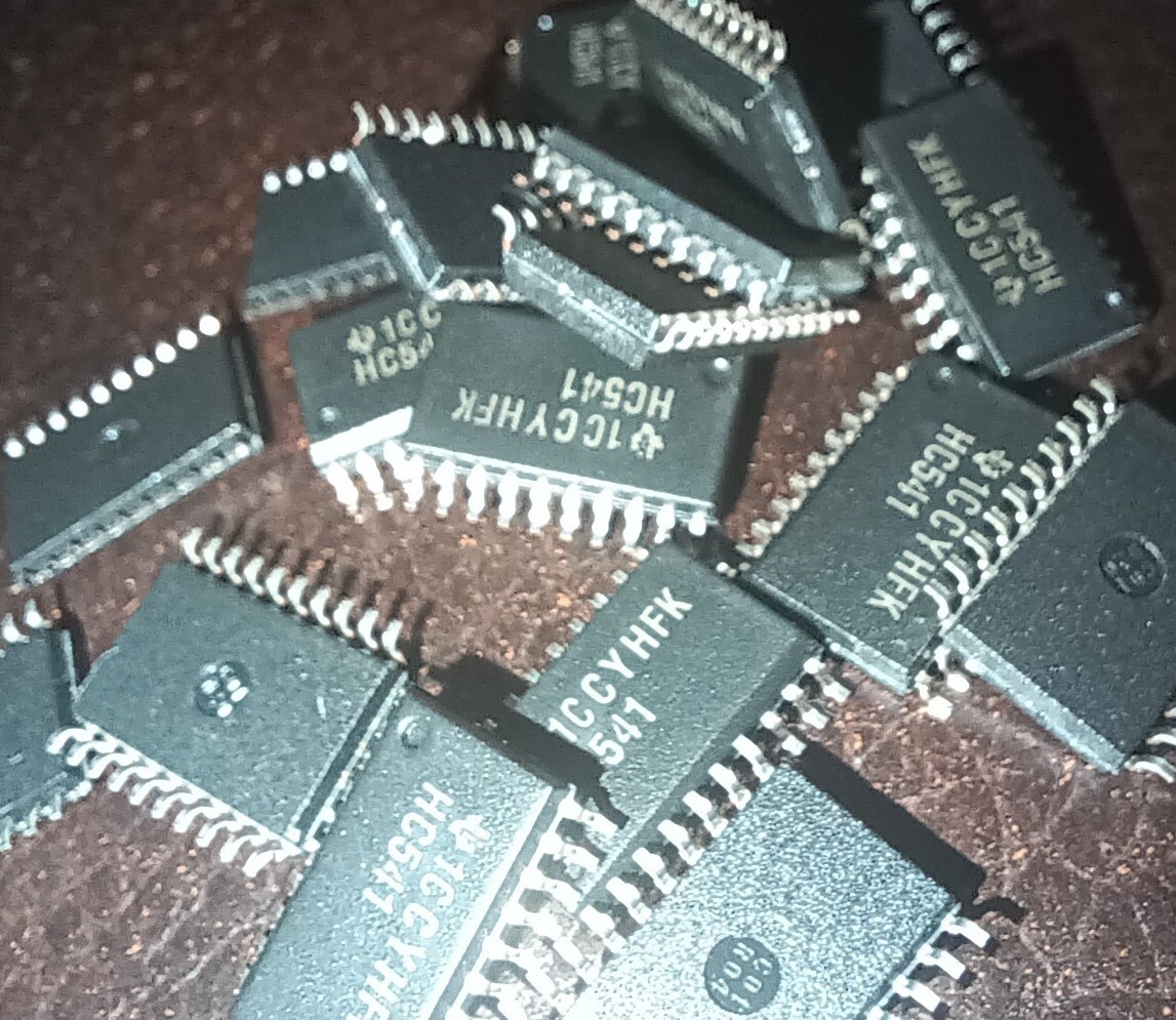 10 each NEW TEXAS INSTRUMENTS 74HC541DW **NOT CHINESE or UNBRANDED** SHIPS FREE
