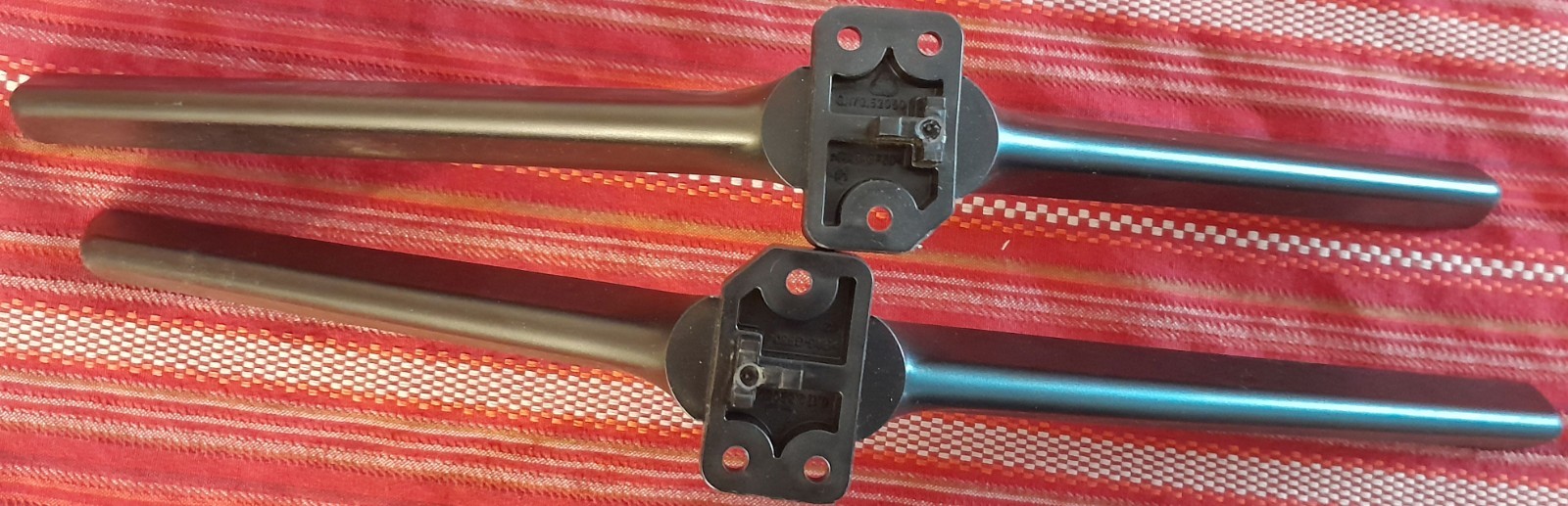 Tcl Hisense 6.179.52050 Tv stand legs has screws I SHIP FAST