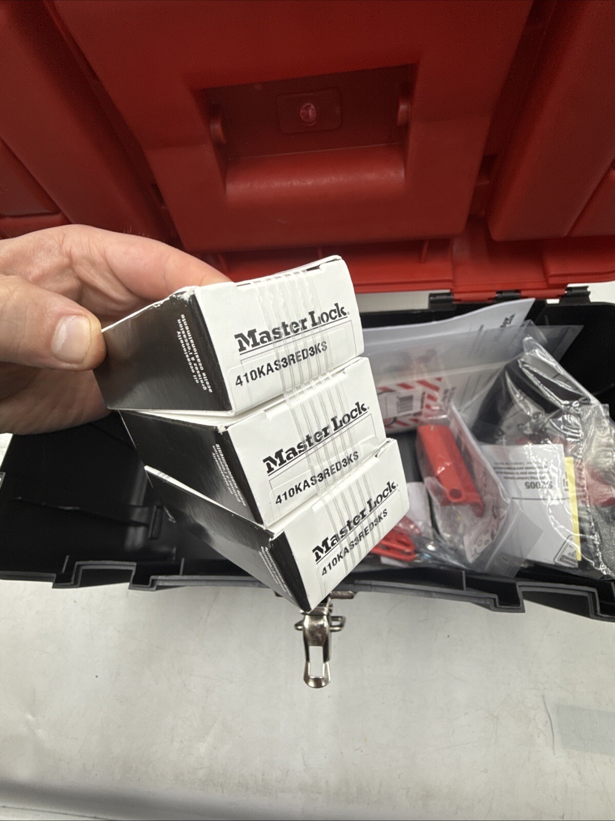MASTER LOCK ED1457E410KABAS PORTABLE ELECTRICAL LOCK OUT KIT 780TD7