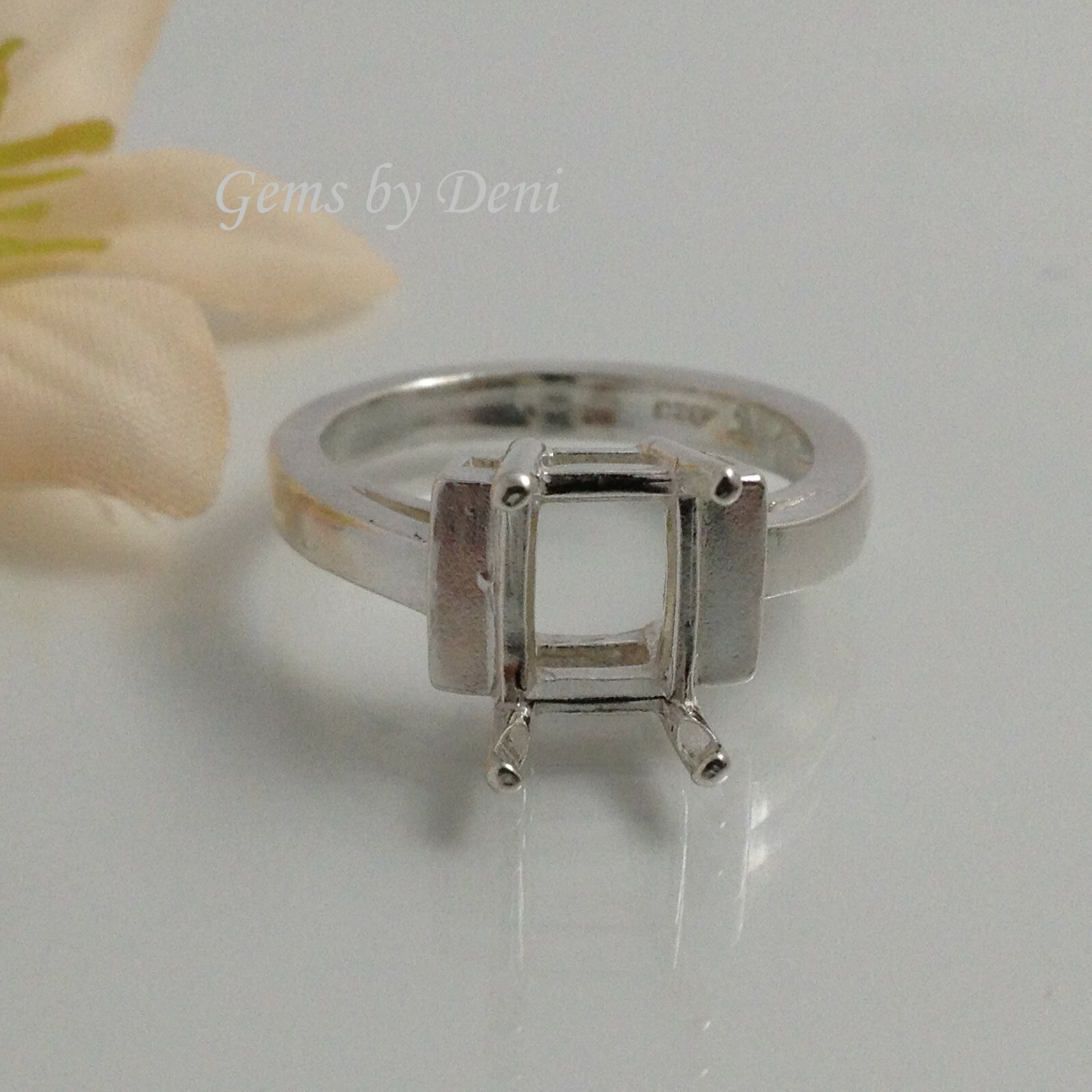 9x7mm Emerald Solitaire Sterling Silver Pre-Notched Ring Setting Size 7