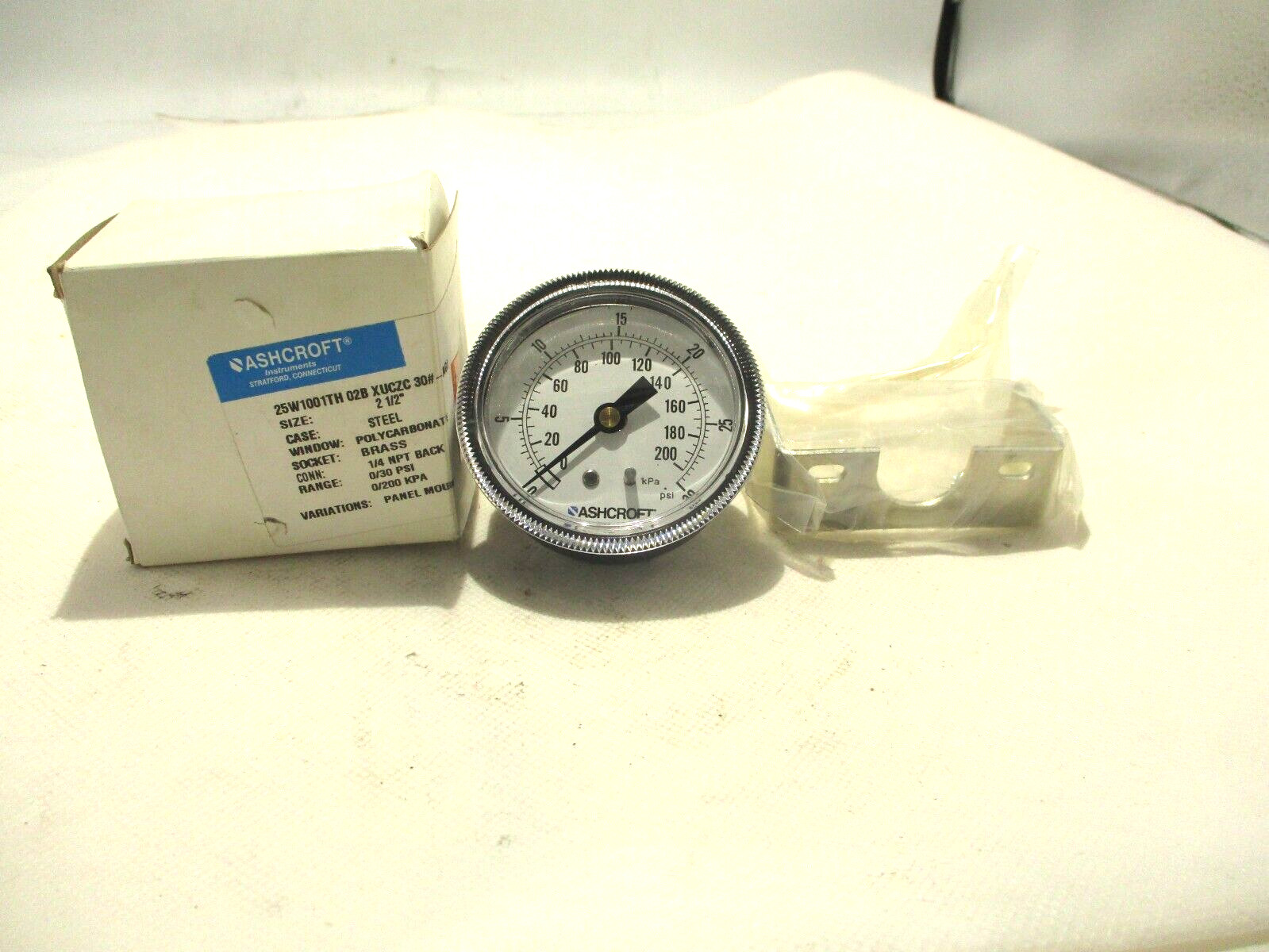 NEW ASHCROFT 25W100ITH-XUCZC 30 PRESSURE GAUGE 2-1/2"DIA 1/4" BACK 0-30 PSI