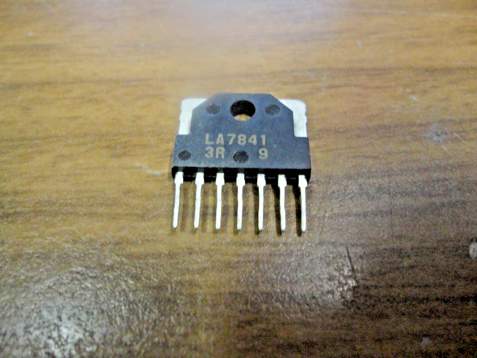 SANYO VERTICAL IC LA7841 USED IN MANY TV MODELS.  SHIPS FROM USA