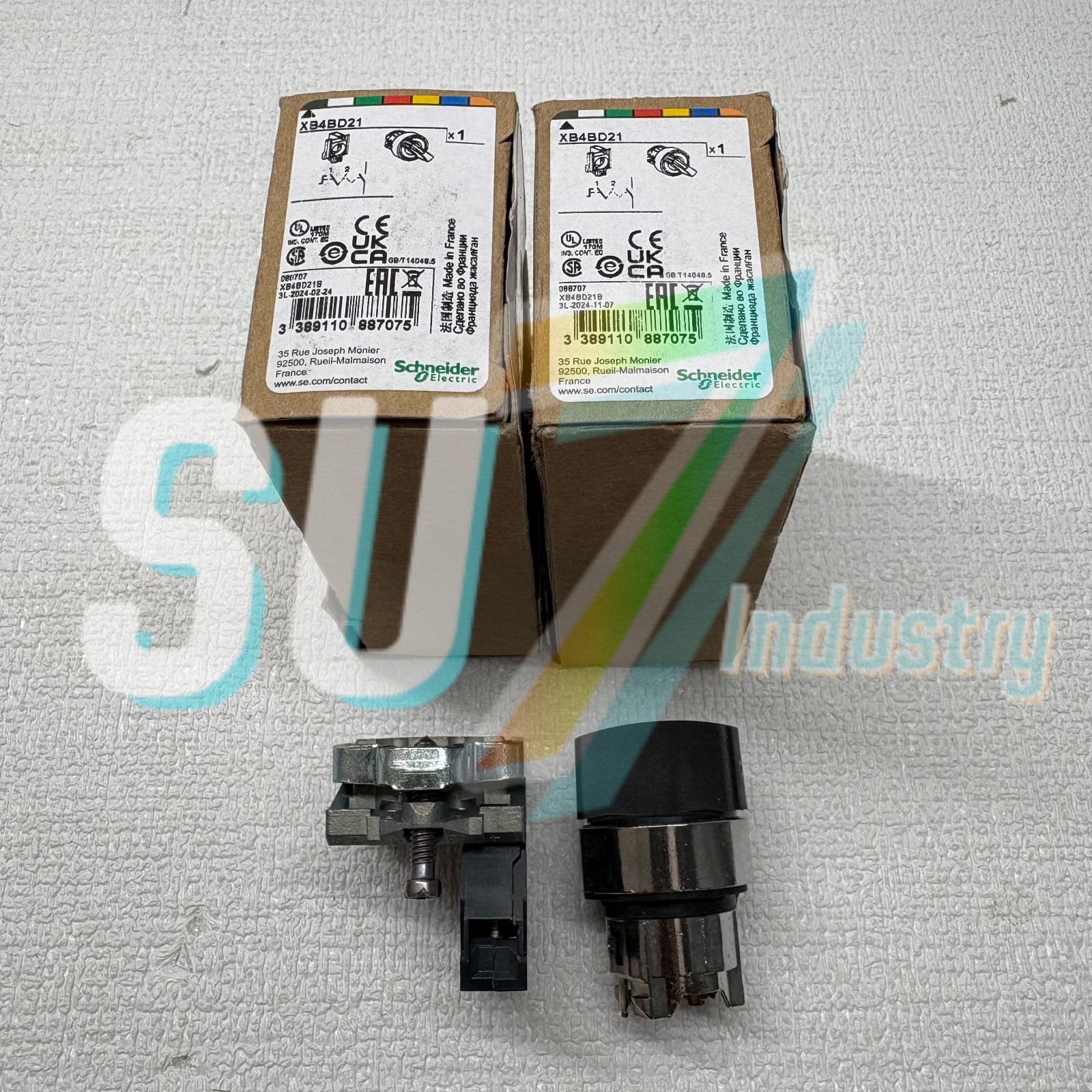 Schneider XB4BD21 metal selector switch # 1pcs New In Box
