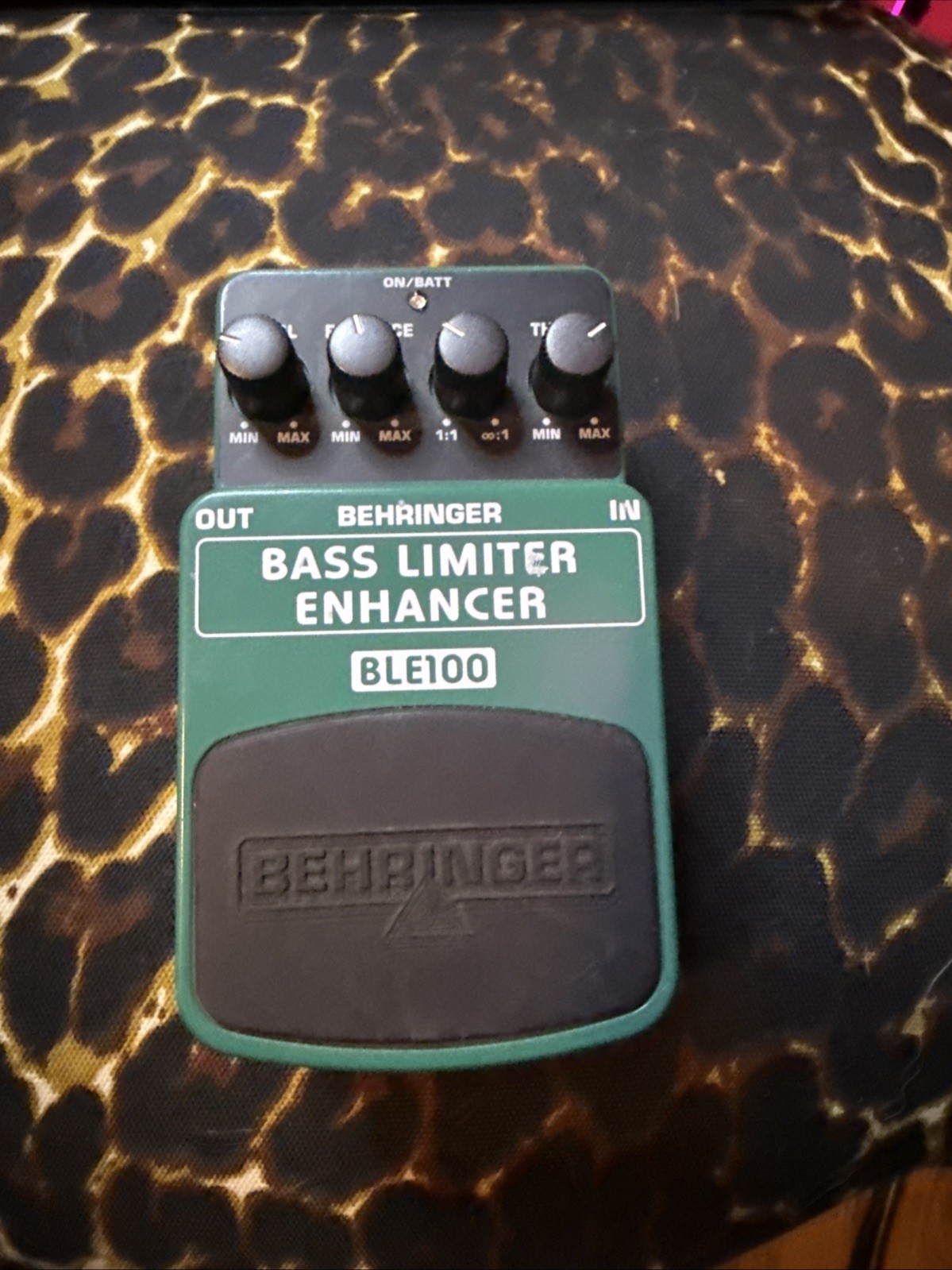Behringer Guitar Pedal BLE100 Bass Limiter + Enhancer  Slightly Used VG