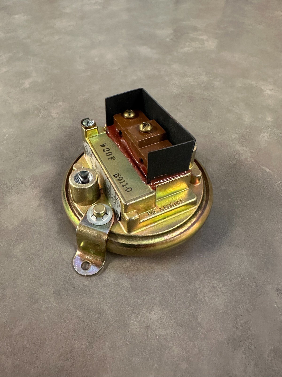 Dwyer 1911-1 Pressure Switch TP-60, W20-F
