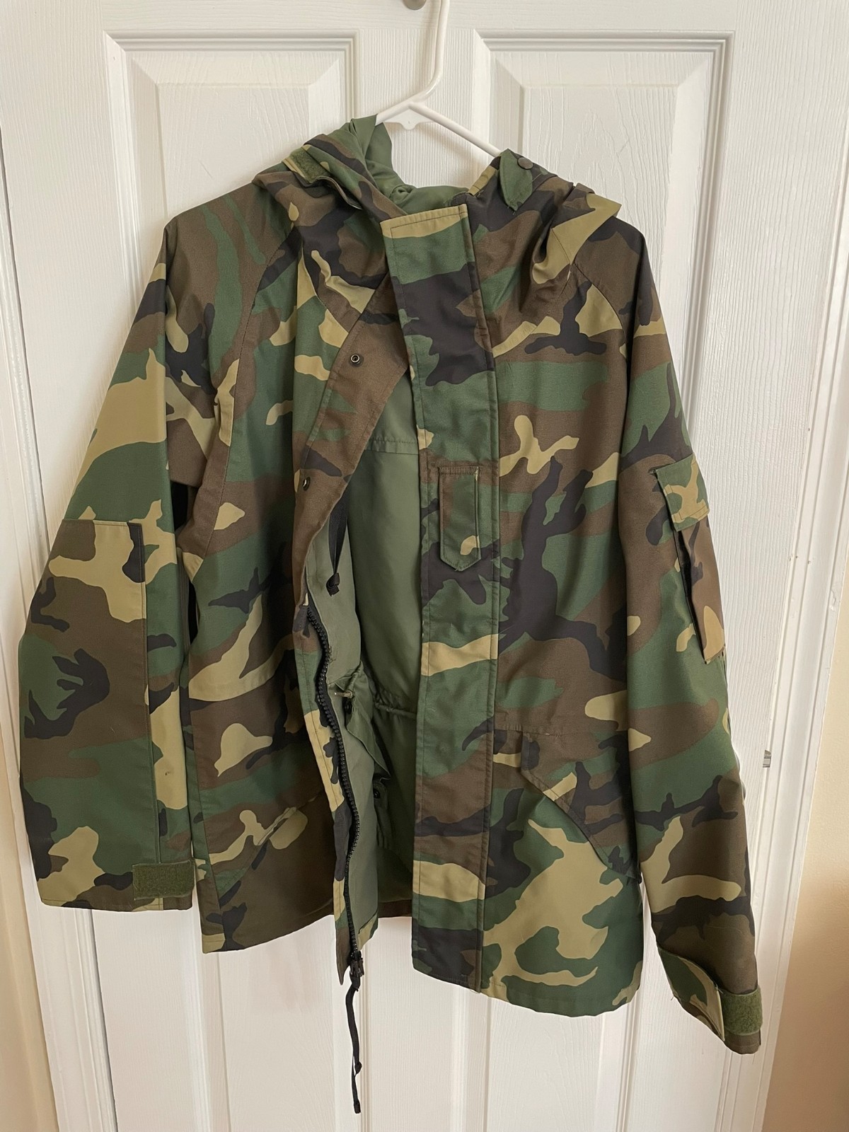 MILITARY ISSUE WOODLAND BDU GORE-TEX JACKET/PARKA:  Small - Regular