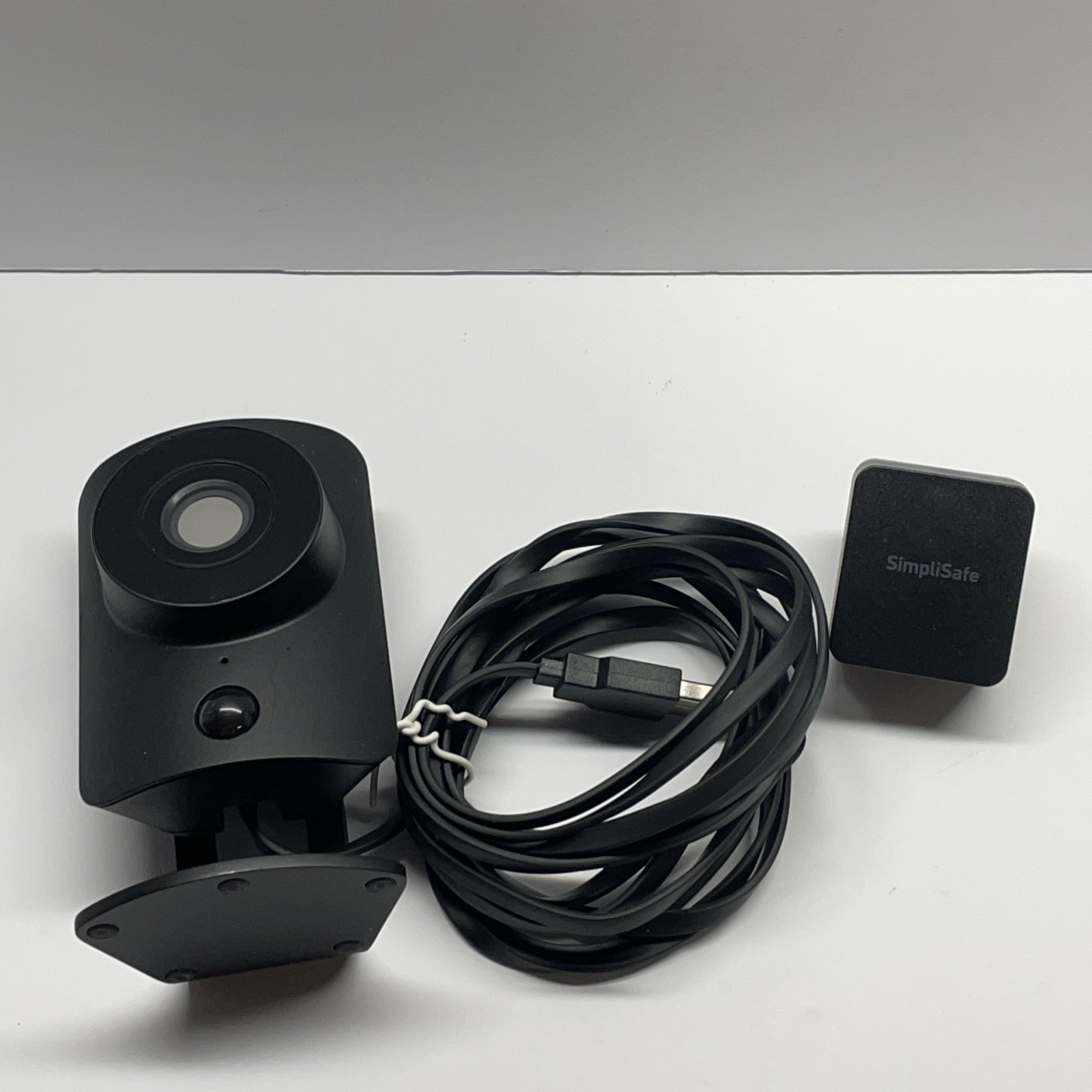 SimpliSafe Indoor Camera Wi-Fi 1080p HD Security Camera SSCM1