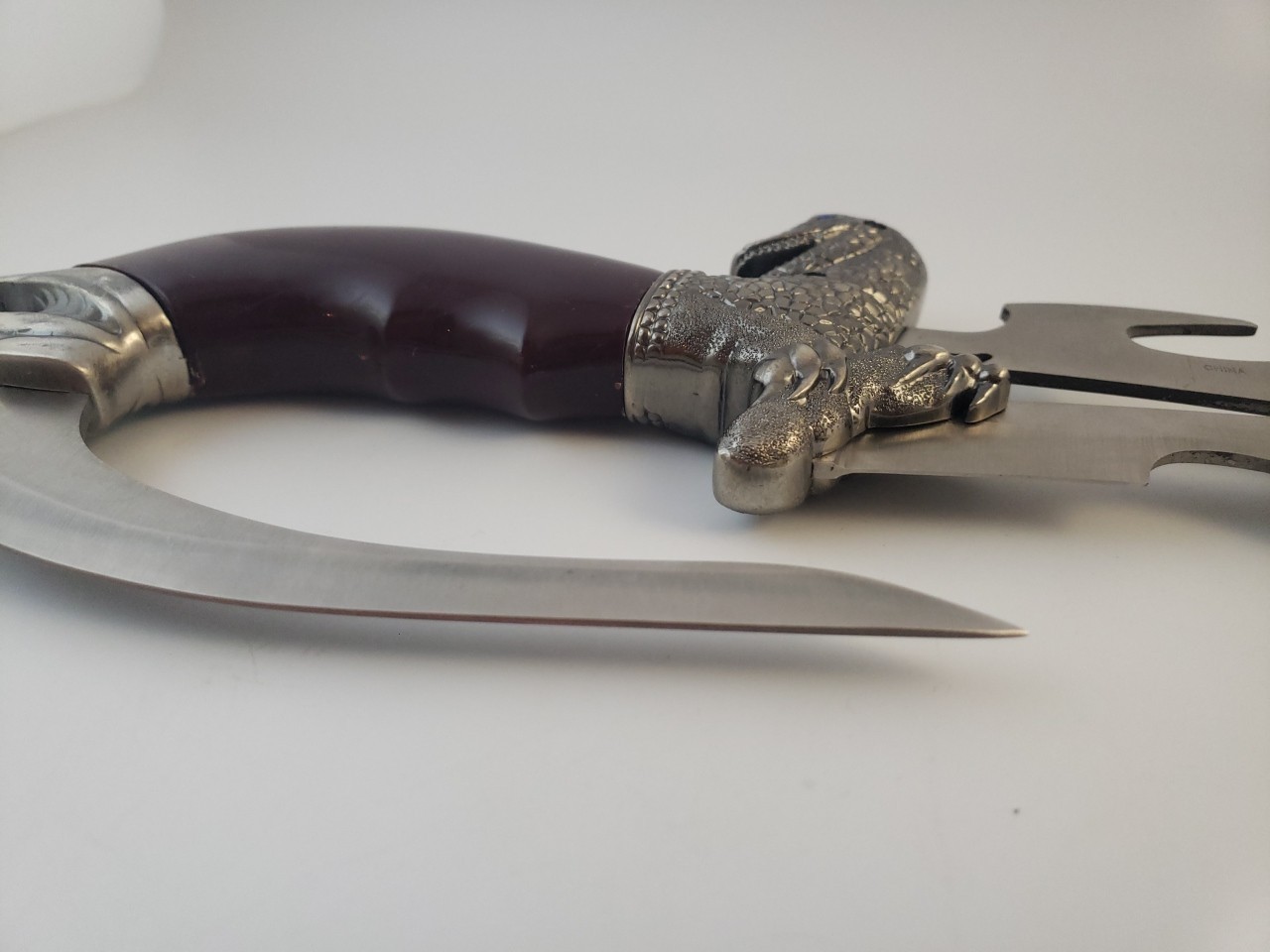 15” Dinosaur/Reptile Handled Fantasy Typhoon Hook Dagger