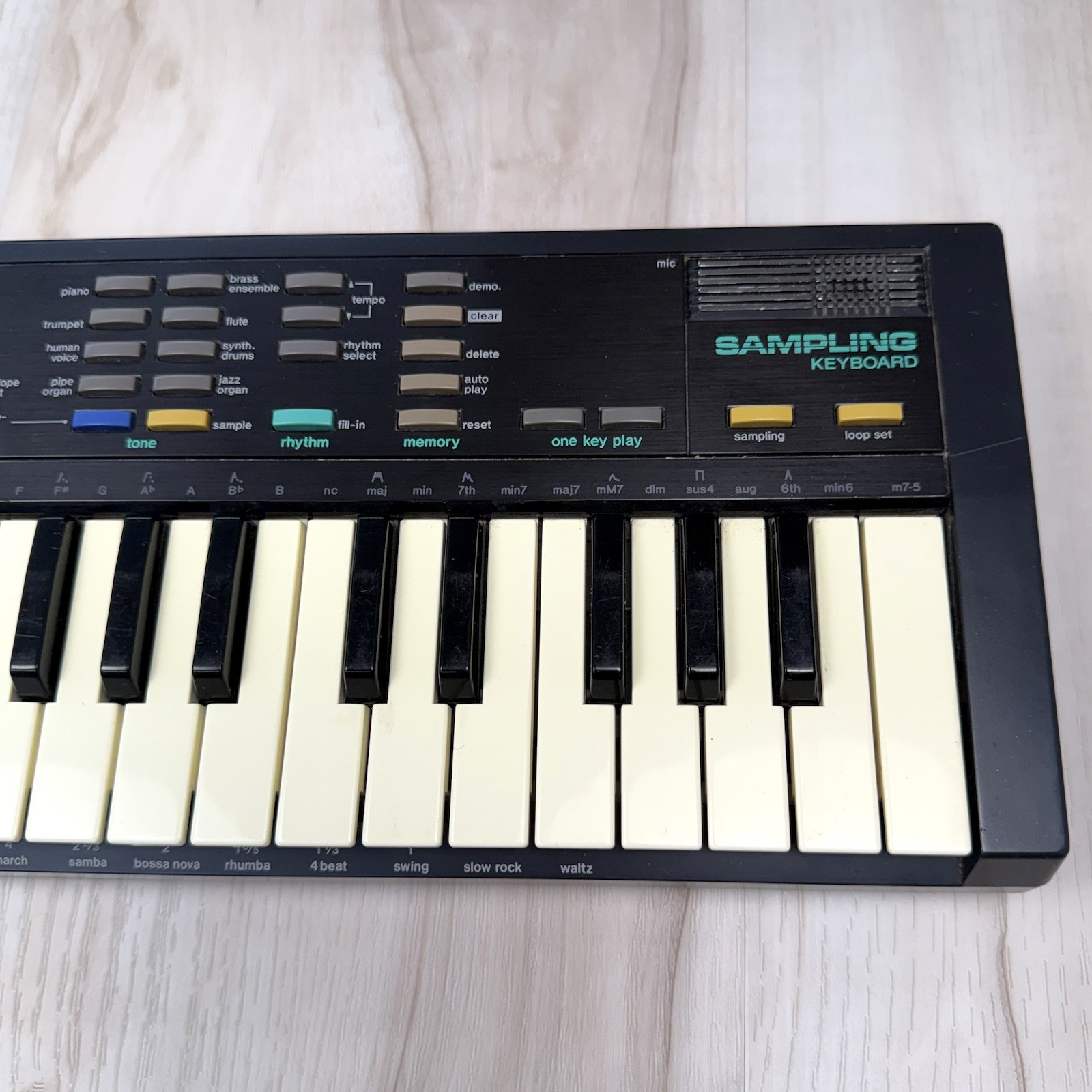 VTG CASIO SK-1 Portable 32-Key Lo-Fi Electronic Sampling KEYBOARD Tested WORKS