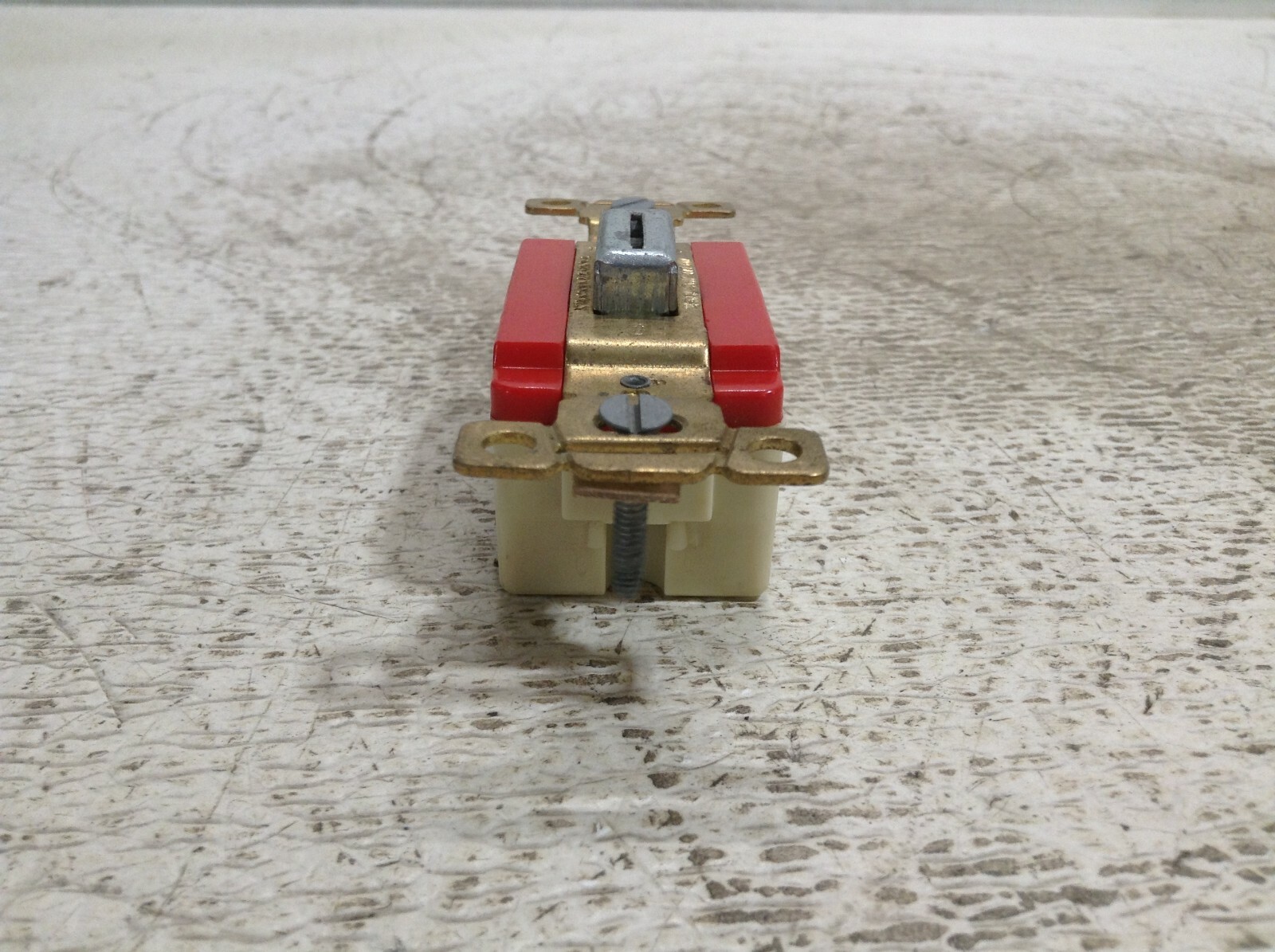 Bryant Key Toggle Switch 20/10 Amp 120/277 VAC Red (TB)