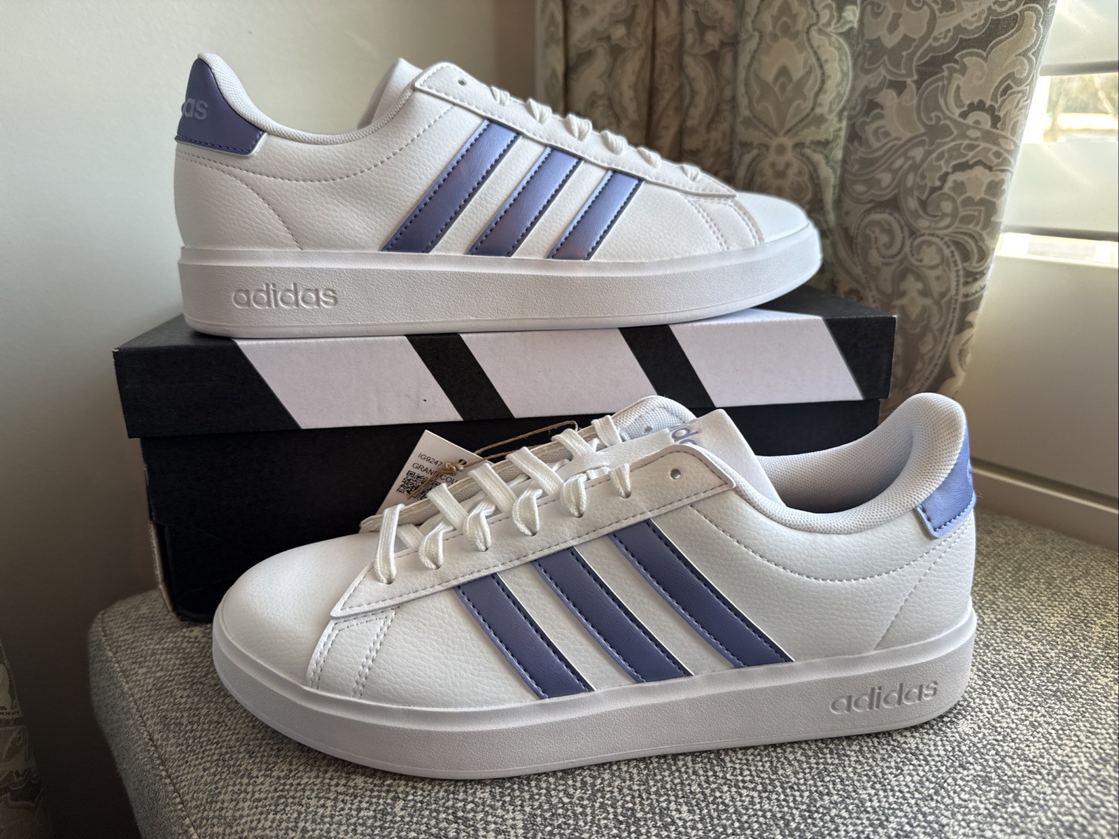 Size 8.5 Women's Adidas Grand Court 2.0 White Blue Spark Metallic IG9247 Shoes