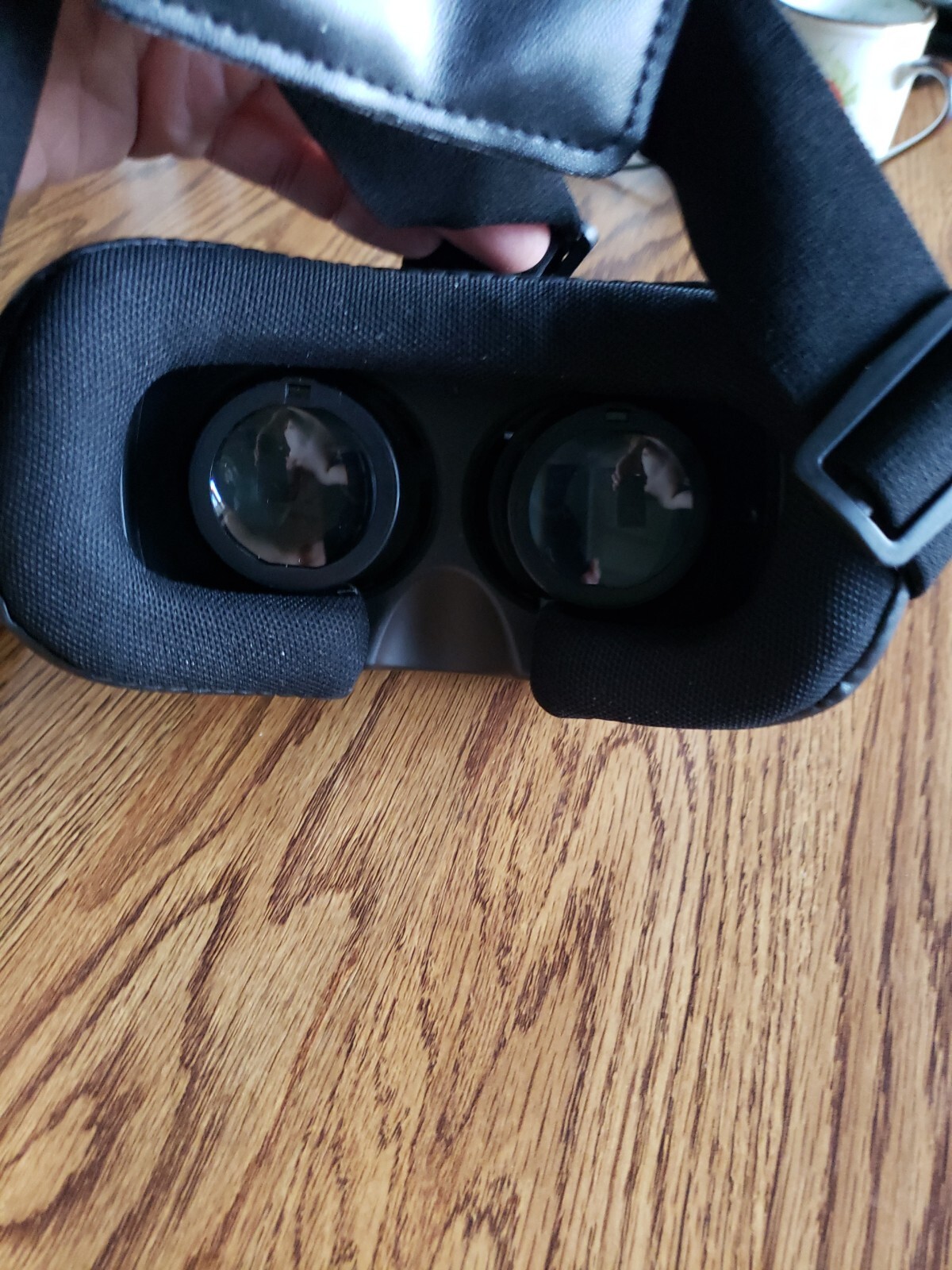 CYNOCULARS Virtual Reality Headset & Remote in very good condition