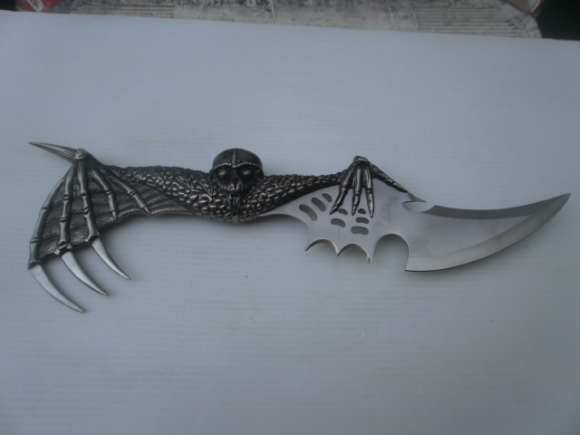 Double Cobra Stinger Fantasy Knife
