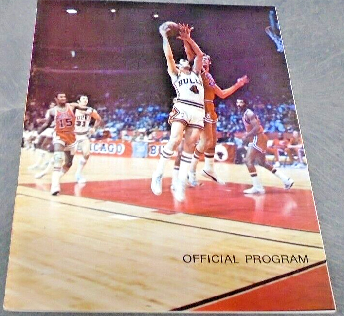 1971 CHICAGO BULLS NBA BASKETBALL PROGRAM CHICAGO STADIUM VS PORTLAND TRAILBLAZE