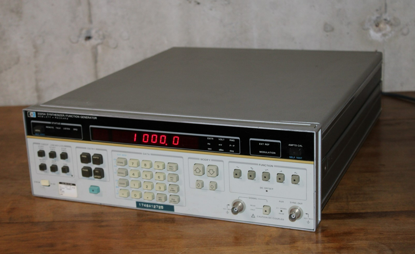 HP Hewlett Packard 3325A Synthesizer Level Generator Option 1
