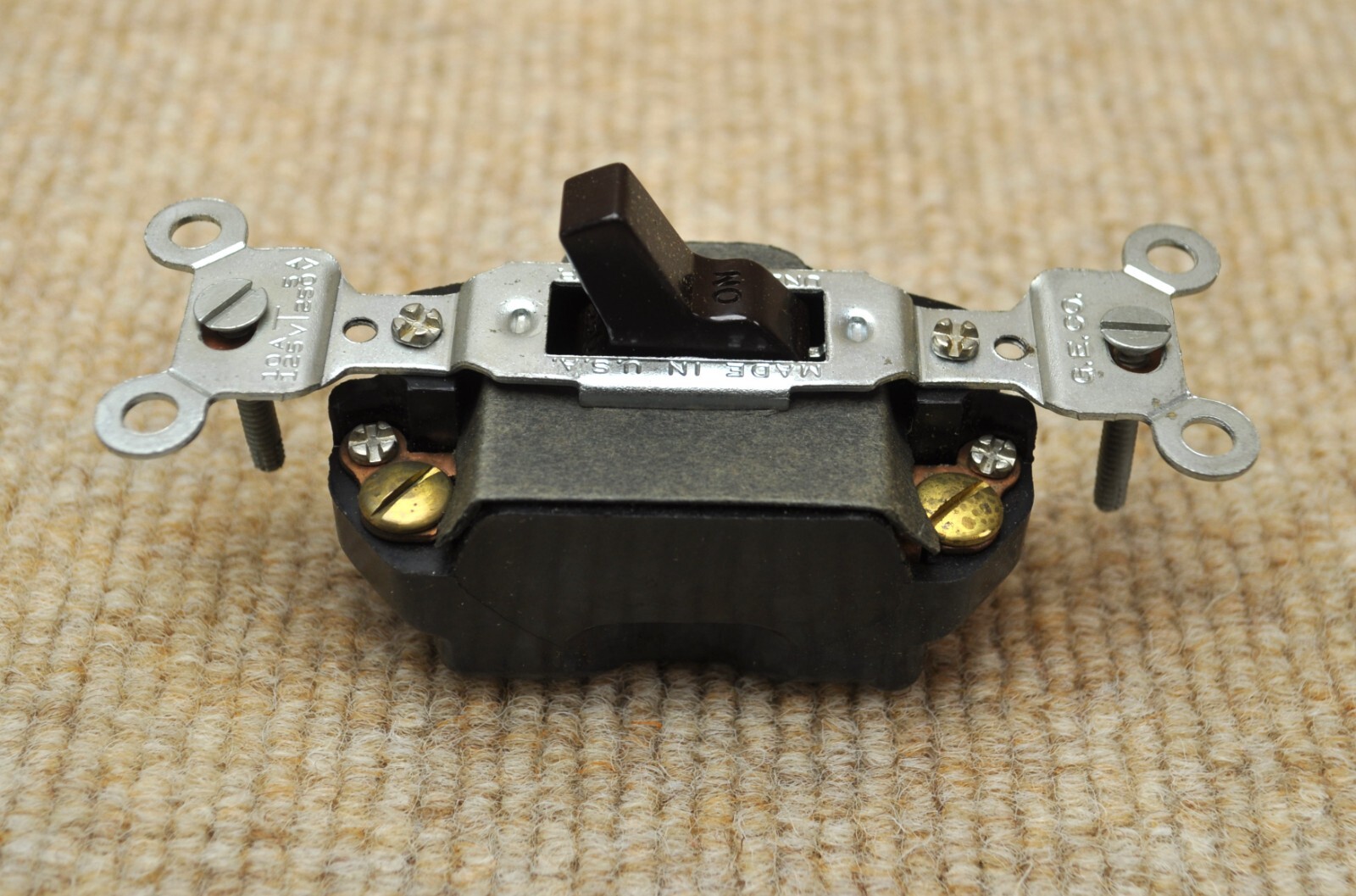 General Electric Single Pole Flush Tumbler Switch Top Wire #GE5041-1, 10A 125V