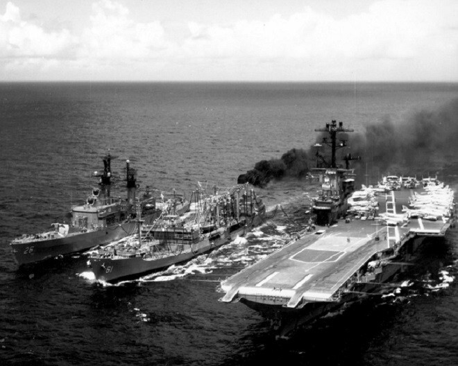 Oiler USS Severn refuels Intrepid & Belknap at sea 8x10 Vietnam War Photo 751