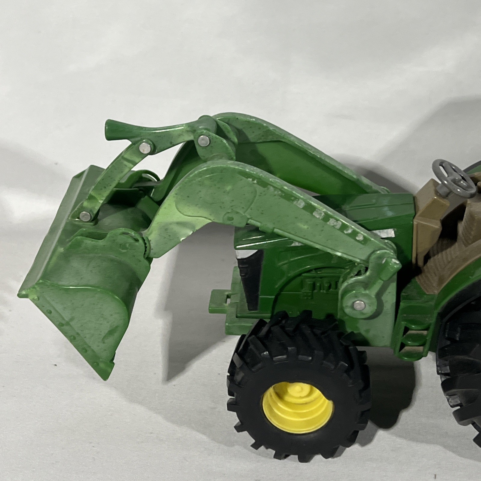 ERTL John Deere Green Tractor with Wagon