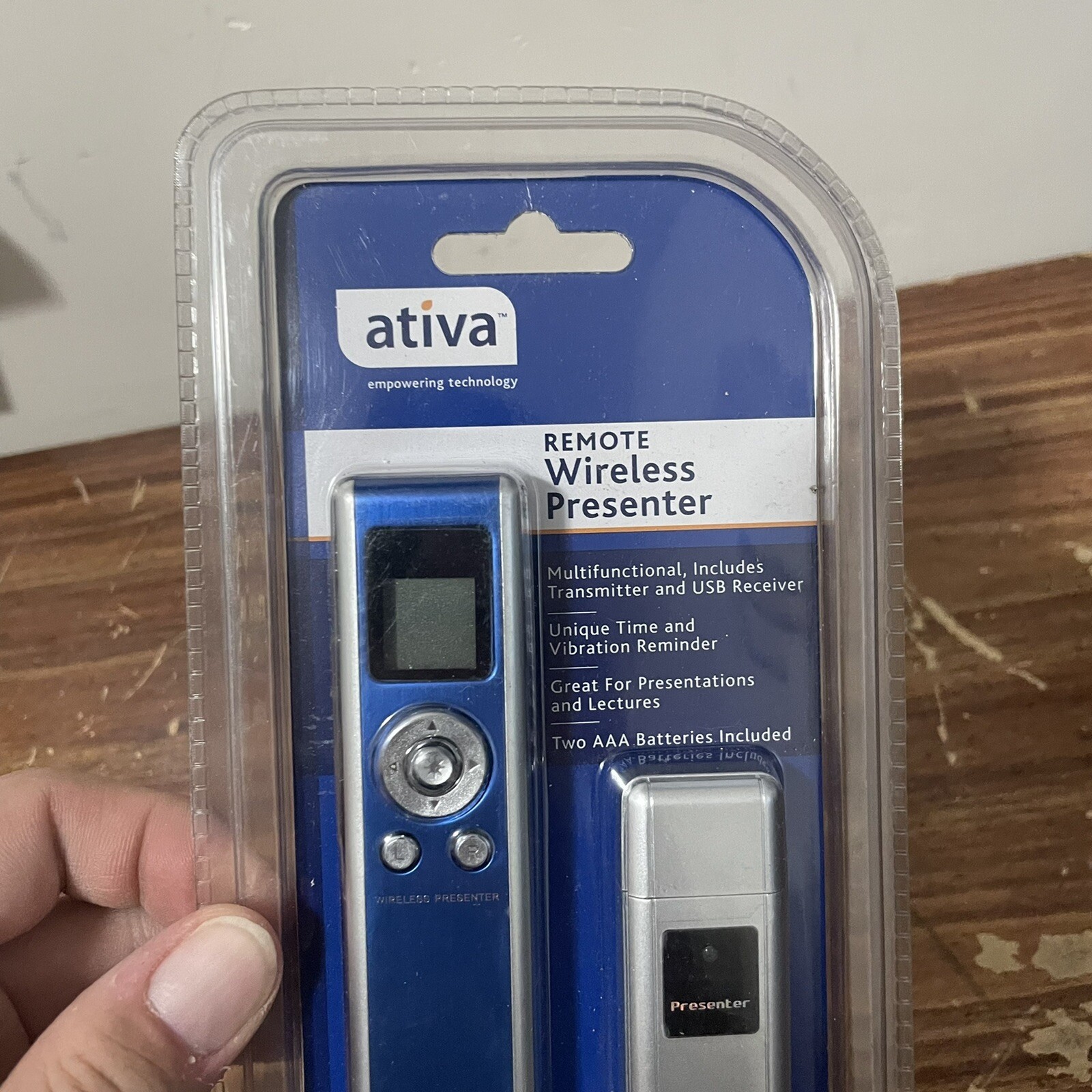 Remote wireless presenter Ativa / batteries included..item 852-857