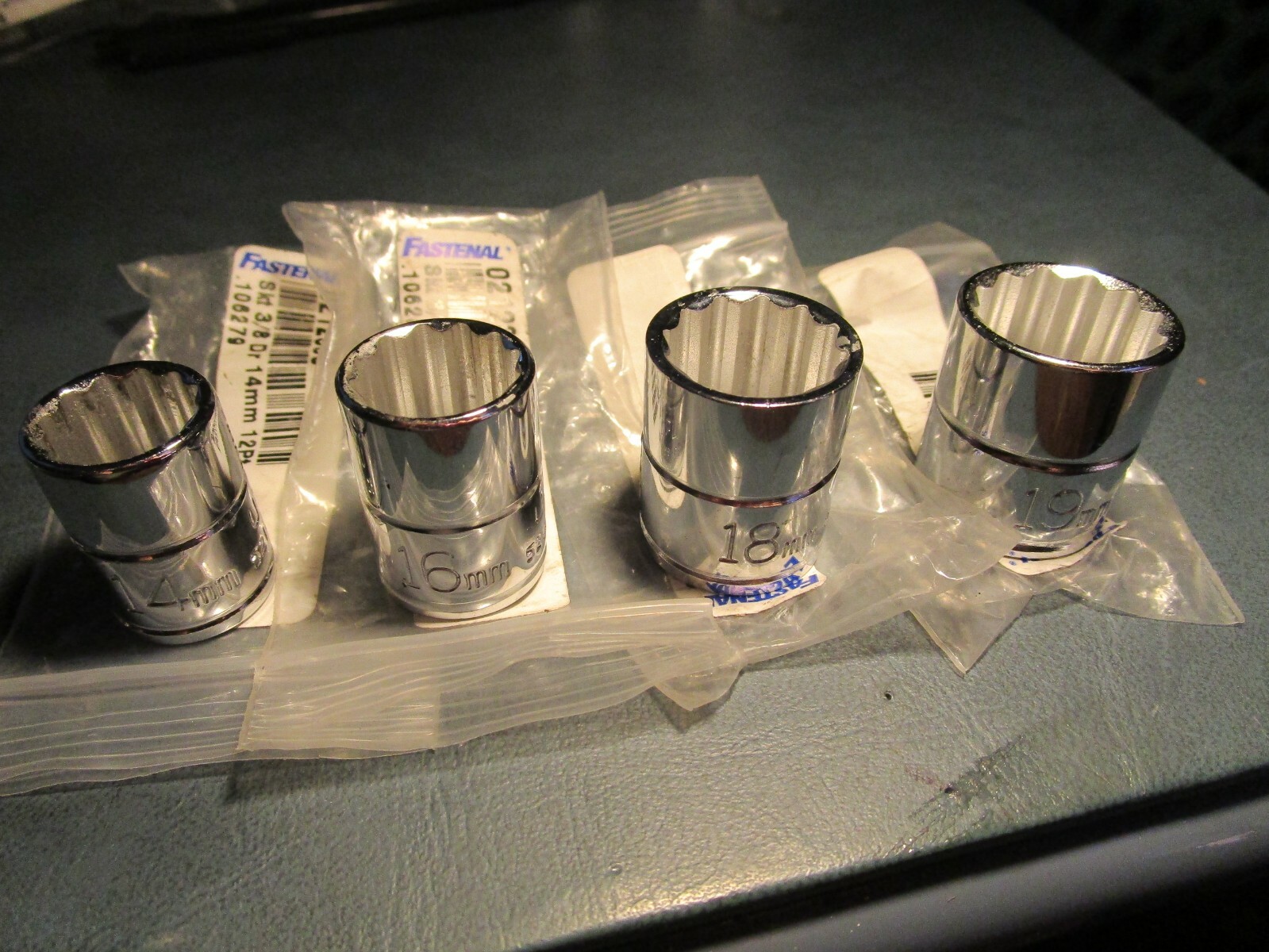 URREA  3/8 "socket 12 tips 19 mm, 18mm, 16mm & 14mm