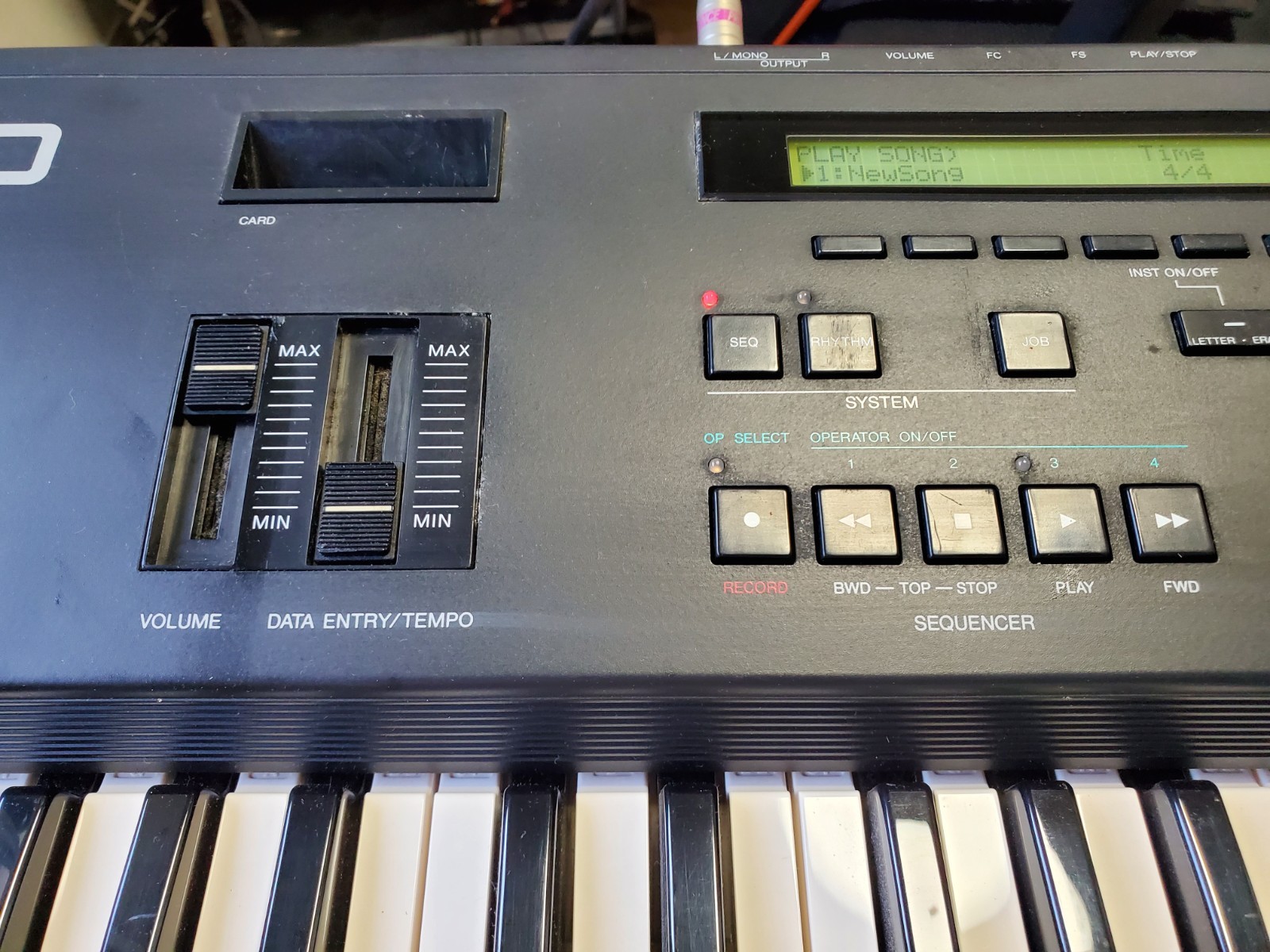 Yamaha V50 Digital Synthesizer New Battery & Button Initialized Good Condition