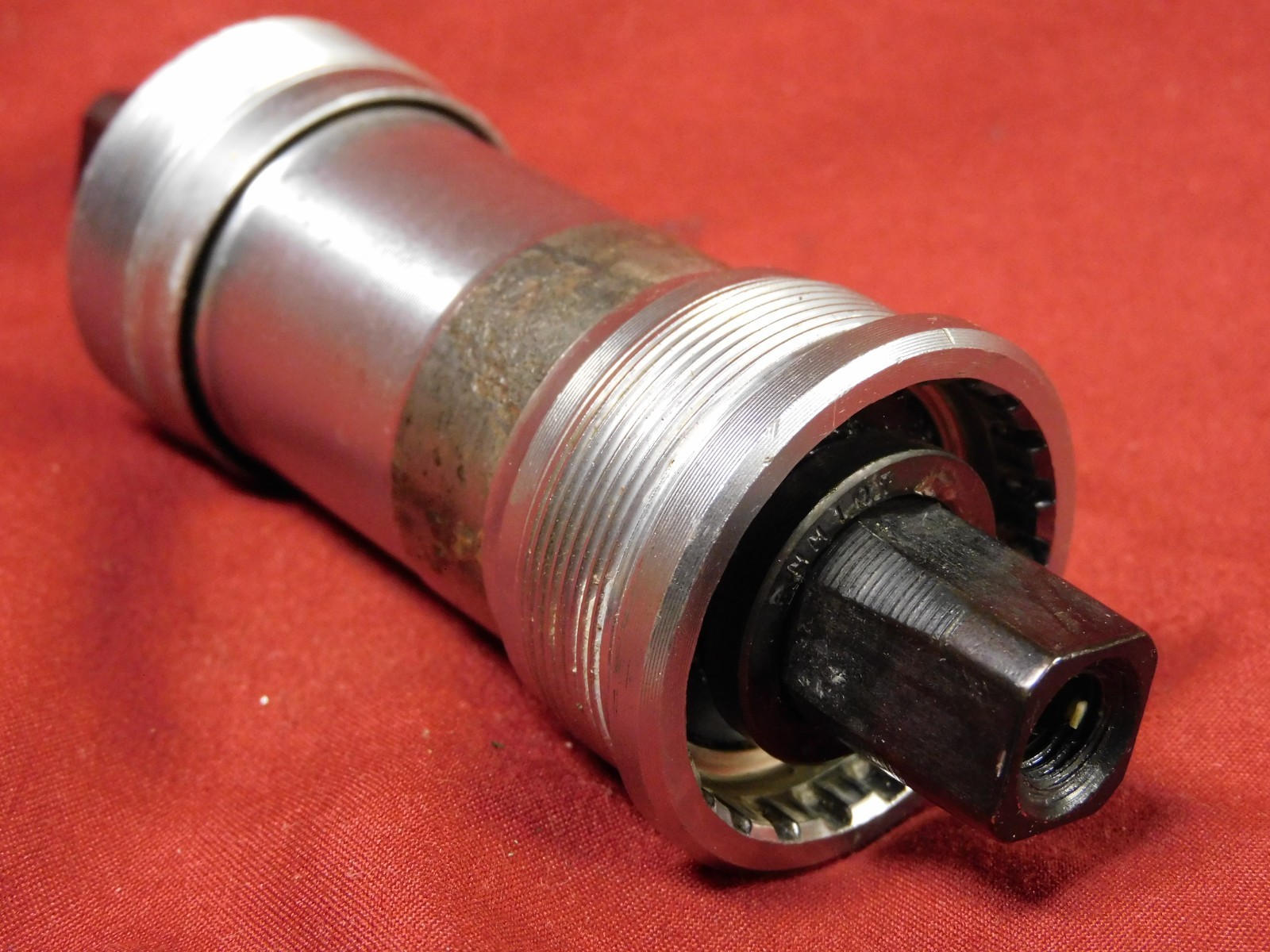 Unmarked 90's Shimano Sealed Cartridge Square Taper 68 x 108 mm Eng. 1.37" x 24