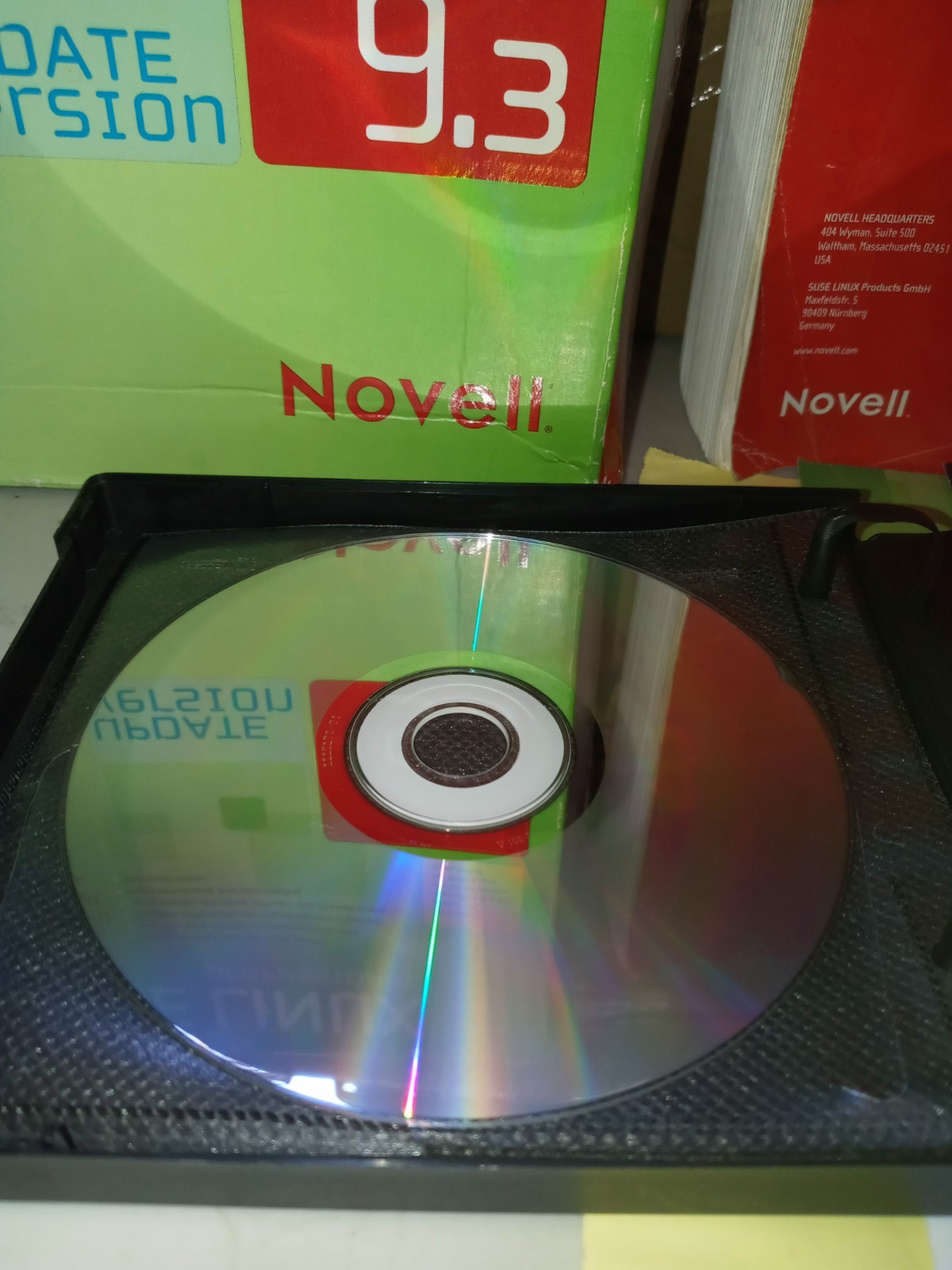 SUSE LINUX Professional 9.3 Includes 7 CD's, Guide Etc. Big Box Novell