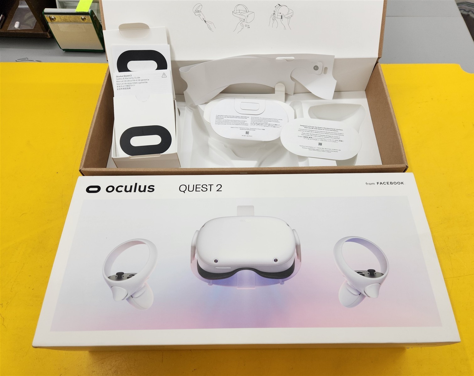 ⭐️⭐️⭐️⭐️⭐️ Oculus Quest 2 **OEM BOX ONLY** w Manuals