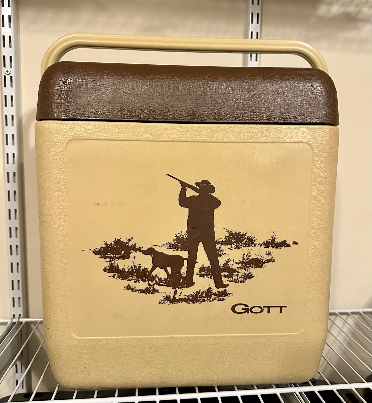 Vintage 1979 Gott Cooler Hunter Duck Geese Dog Fishing Bass Tan Brown Model 1818